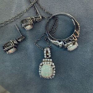 Beautiful Opal Matching Set 925 Sterling Silver Size 7 Ring, necklace, earrings!